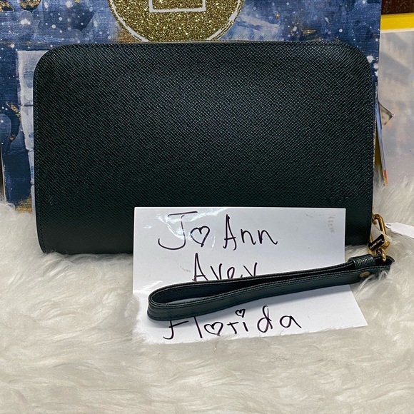 💕💕💕SOLD💕💕💕
🤩🤩🤩ORSAY TAUGA GREEN CLUTCH🤩🤩🤩 - Picture 1 of 16